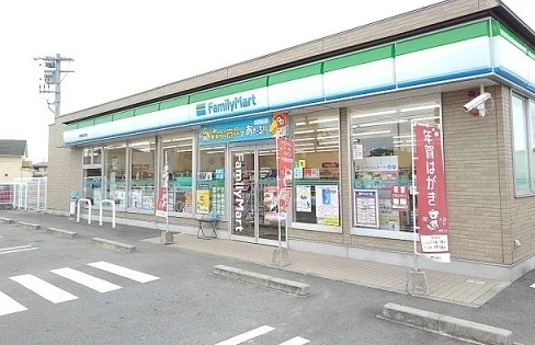 ファミリーマート伊勢豊浜町店まで180m