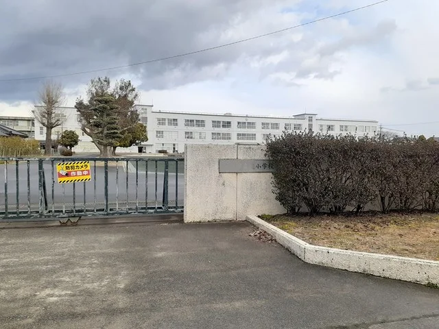 一宮市立　起小学校まで622m