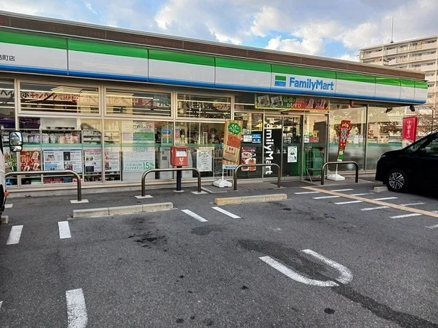 ファミリーマート様まで300m