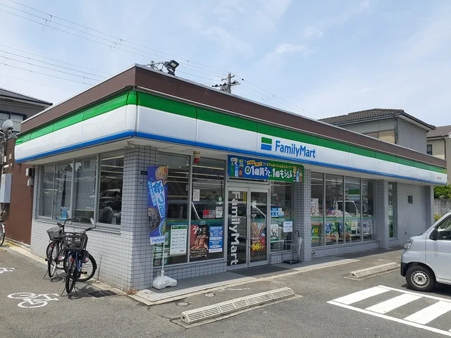 ファミリーマート様まで206m