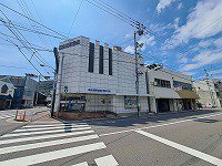 高松信用金庫栗林支店さんまで160m