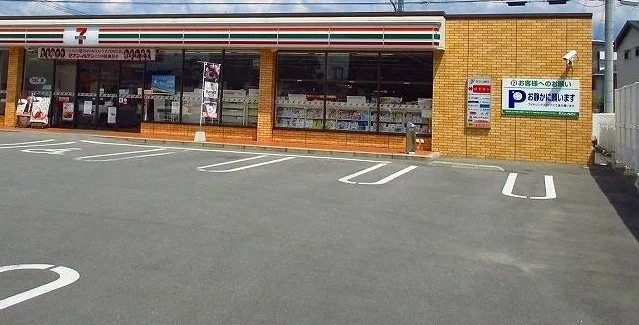 セブンイレブンまで320m