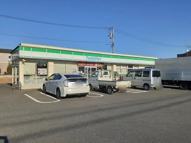 ファミリーマート内守谷きぬの里まで290m