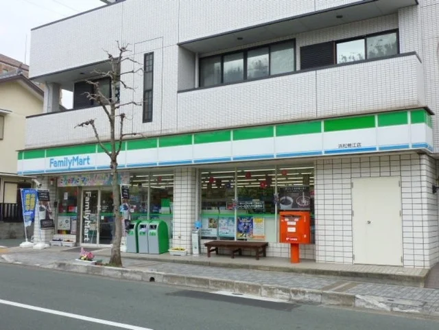 ファミリーマート浜松鴨江店まで240m