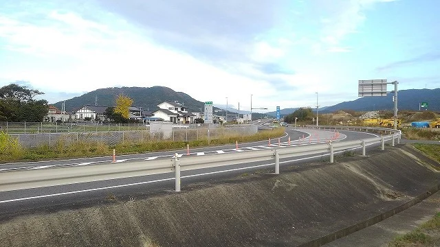 唐津ＩＣ入口まで1100m