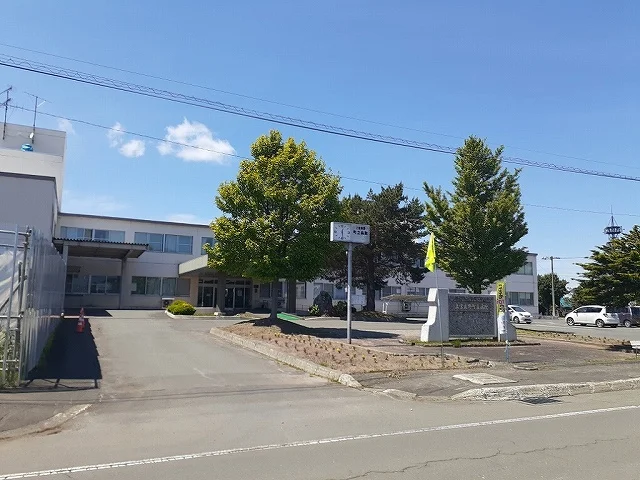 上富良野町立病院まで1100m