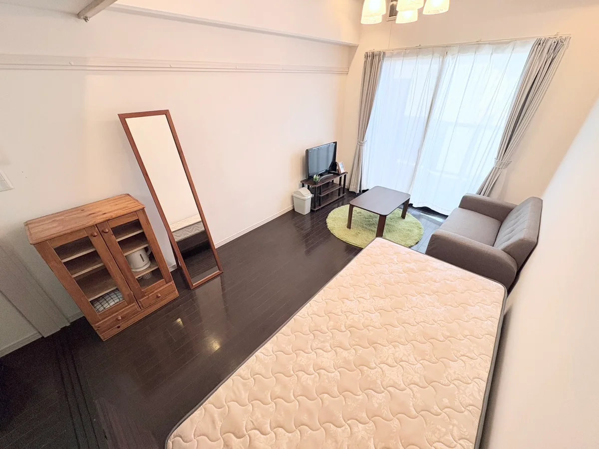 照明もお洒落で高級感のあるお部屋となっております。