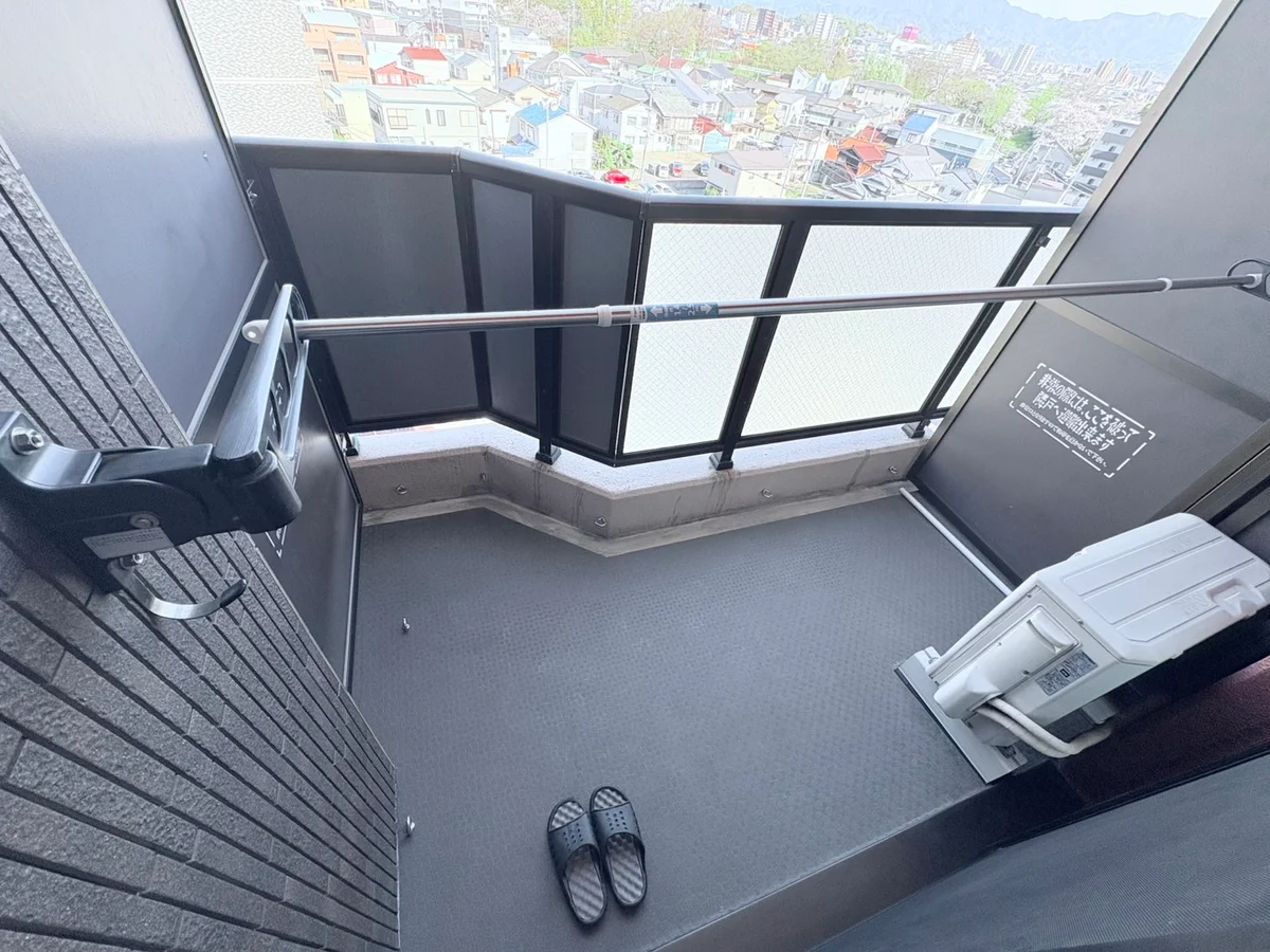 洗濯竿・スリッパ備え付☆入居中洗濯もできるので、コインランドリーに行かなくても大丈夫☆☆