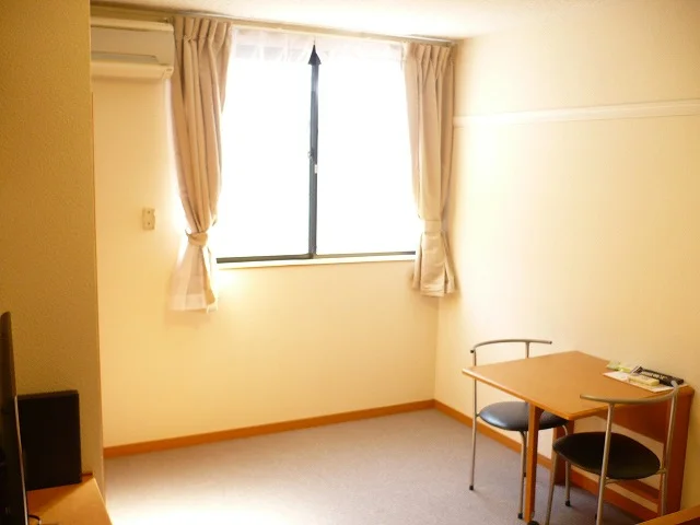 ２階はカーペット敷き。アングルを変えて撮影しています。