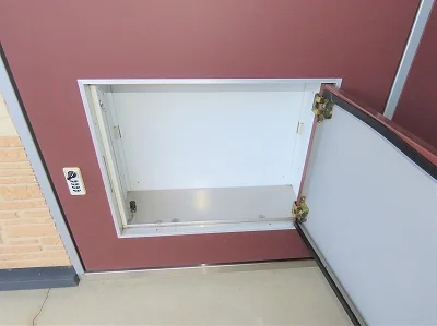 玄関扉に宅配ボックスあり