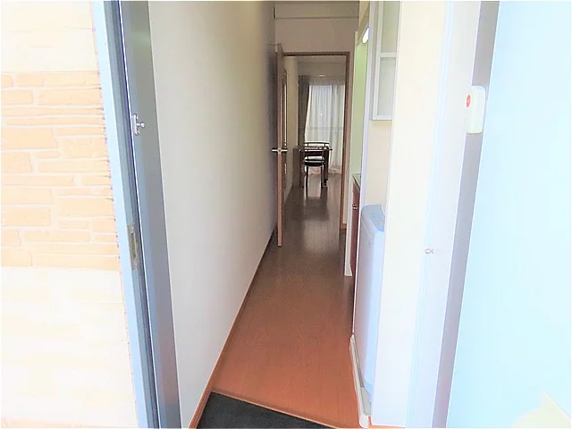 玄関からのアングルです