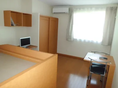 南面に窓。明るい室内です。