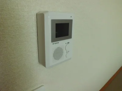 モニターホン。玄関を監視できます。