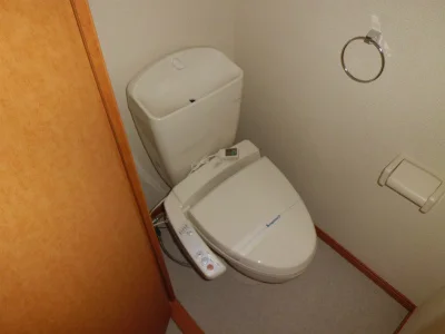 ウォッシュレット付のトイレ。