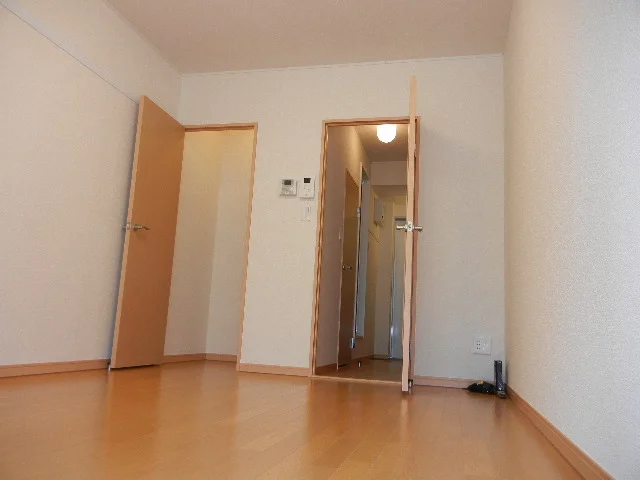 備品は部屋毎に異なります。１Ｆのみフローリング
