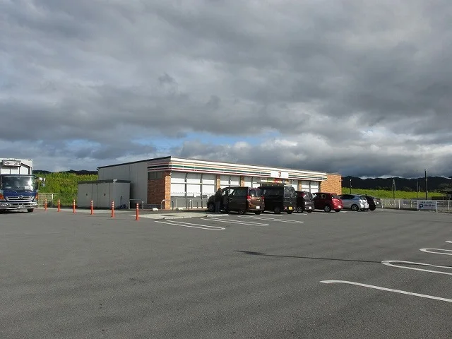 セブン-イレブン 烏山バイパスまで2700m