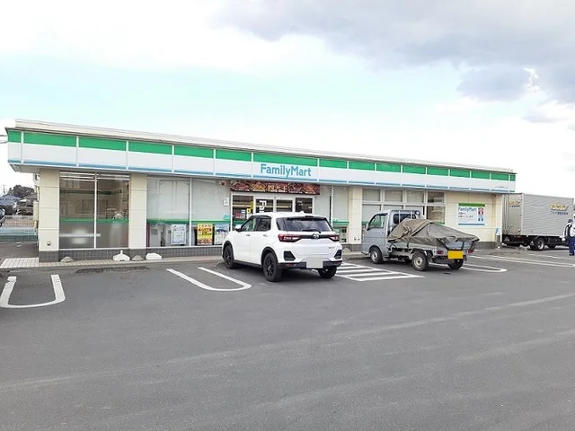 ファミマ　さいたま宮前IC店まで400m