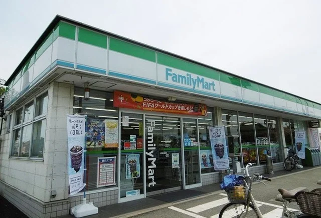 ファミリーマートまで190m