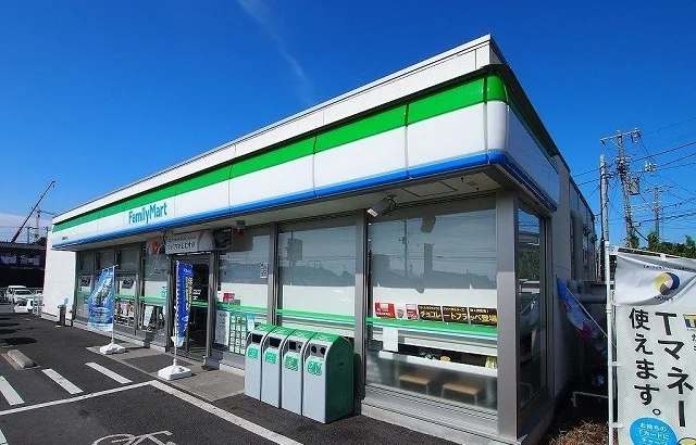 ファミリーマートまで950m