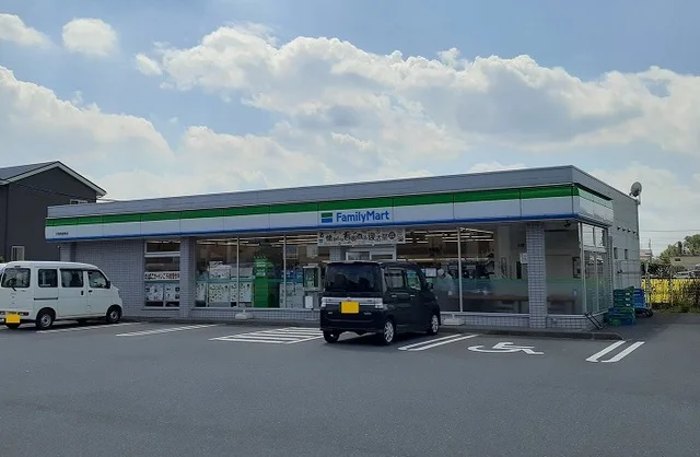 ファミリーマート　大宮西遊馬店まで400m
