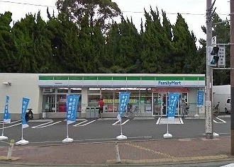 ファミリーマートまで220m
