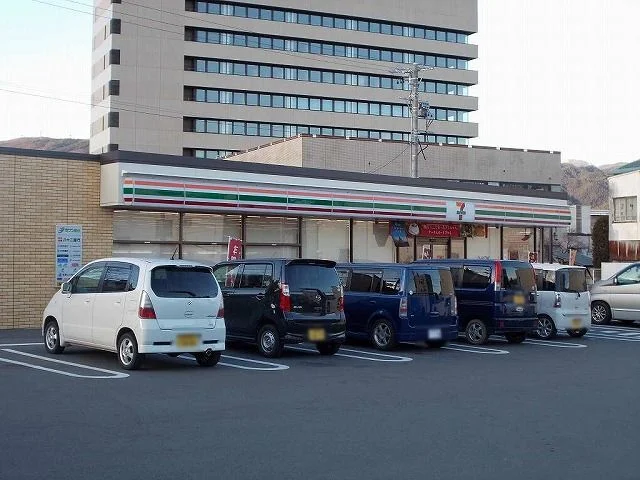 セブンイレブン　岡谷市役所前店まで270m