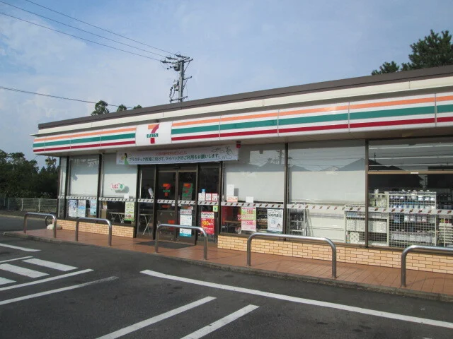 セブンイレブンまで550m