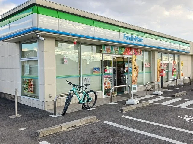 ファミリーマート　鈴井町店まで850m