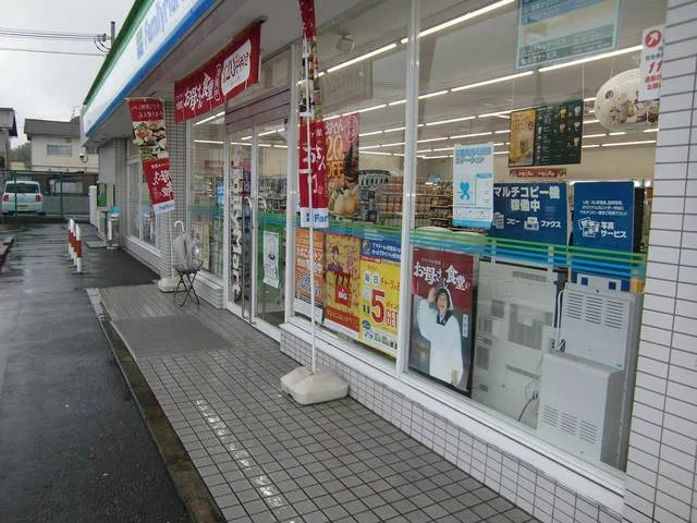 ファミリーマート甲西日枝店まで800m