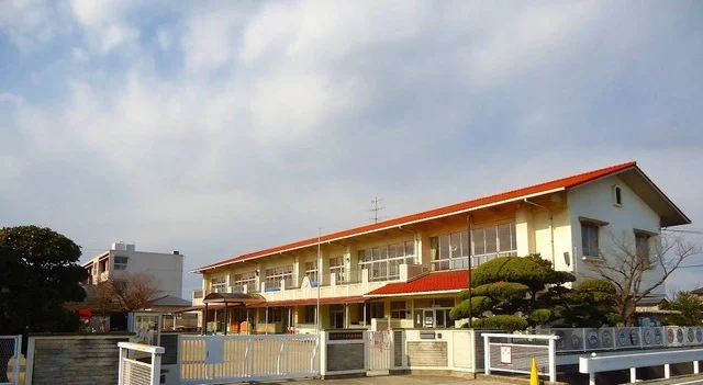 茶屋町東幼稚園まで1000m