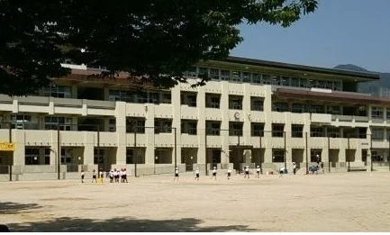 広島市立八木小学校まで350m