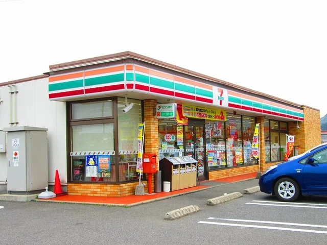 セブンイレブンまで700m