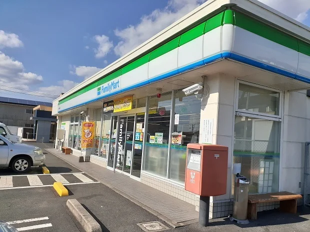 ファミリーマート粟野名店まで900m