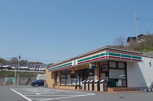 セブンイレブン横須賀インター店まで555m