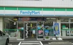 ファミリーマートまで440m