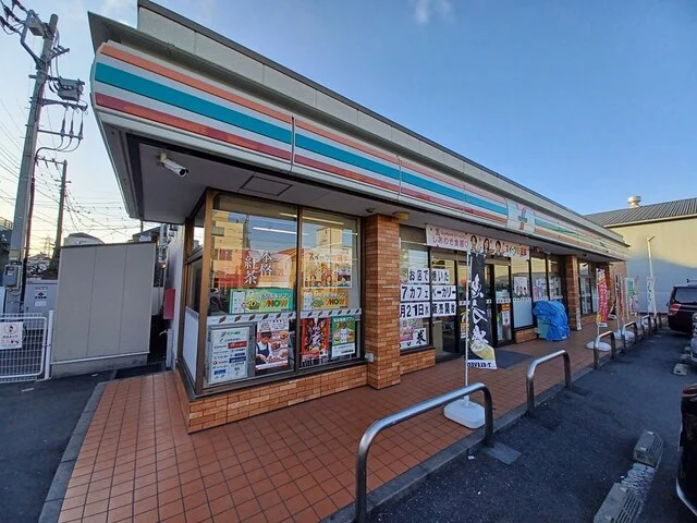 セブン－イレブン足立鹿浜２丁目まで493m