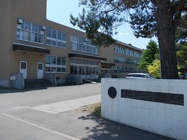 旭川市立陵雲小学校まで600m