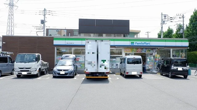 ファミリーマート滝山中央通り店まで750m