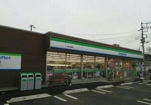 ファミリーマートまで730m