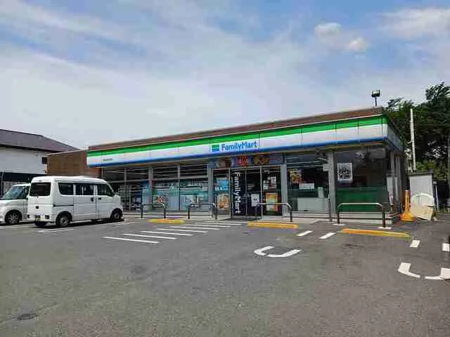 ファミリーマートまで100m