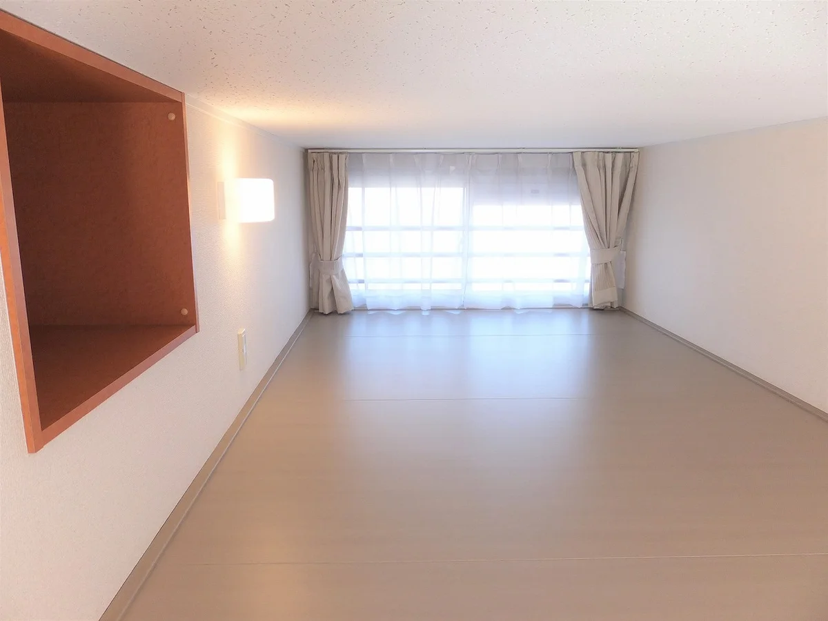 ロフトにはカーテンや電気、コンセントもあります