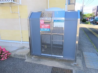 敷地内にゴミ庫が設置されておりゴミ捨てに便利です