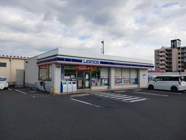 ローソン　萱野浦店まで450m