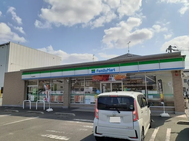 ファミリーマート岡山御南店まで120m