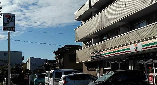 セブンイレブン逗子桜山３丁目店まで295m