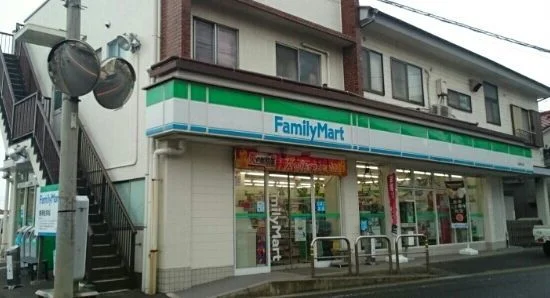 ファミリーマート油屋秋谷店まで506m