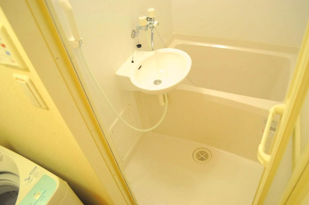 バス、トイレ別。浴室乾燥機付きです。