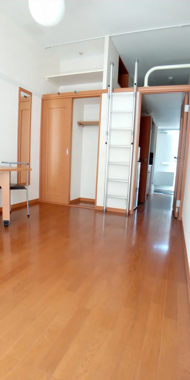 備品は部屋ごとに異なります。１Ｆのみフローリング。