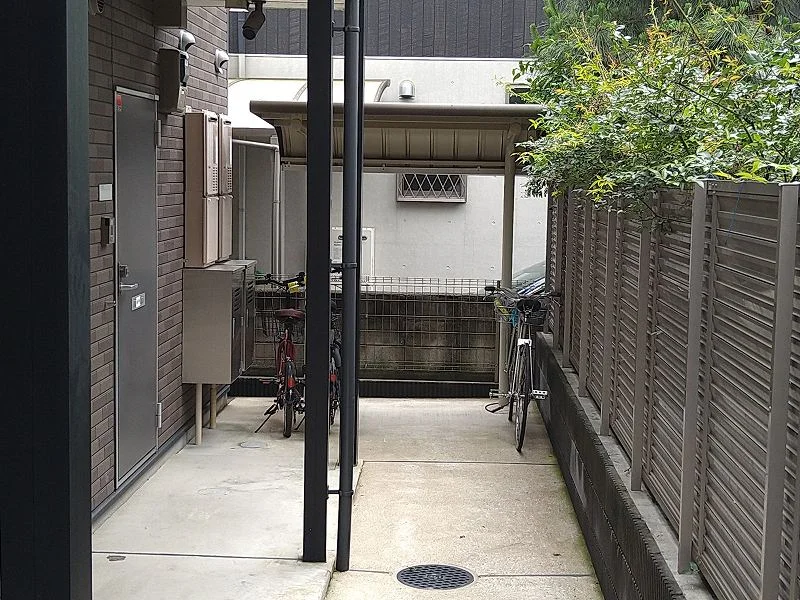 自転車置場　駐輪は自転車＆原付のみ