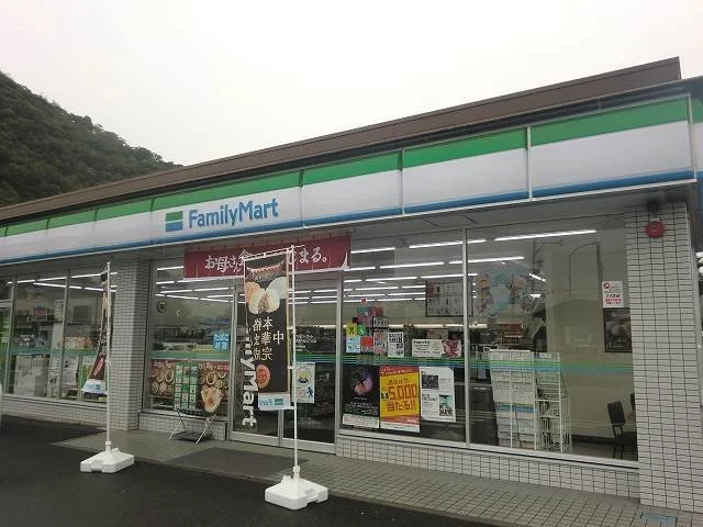 ファミリーマート芥見五丁目店まで1800m